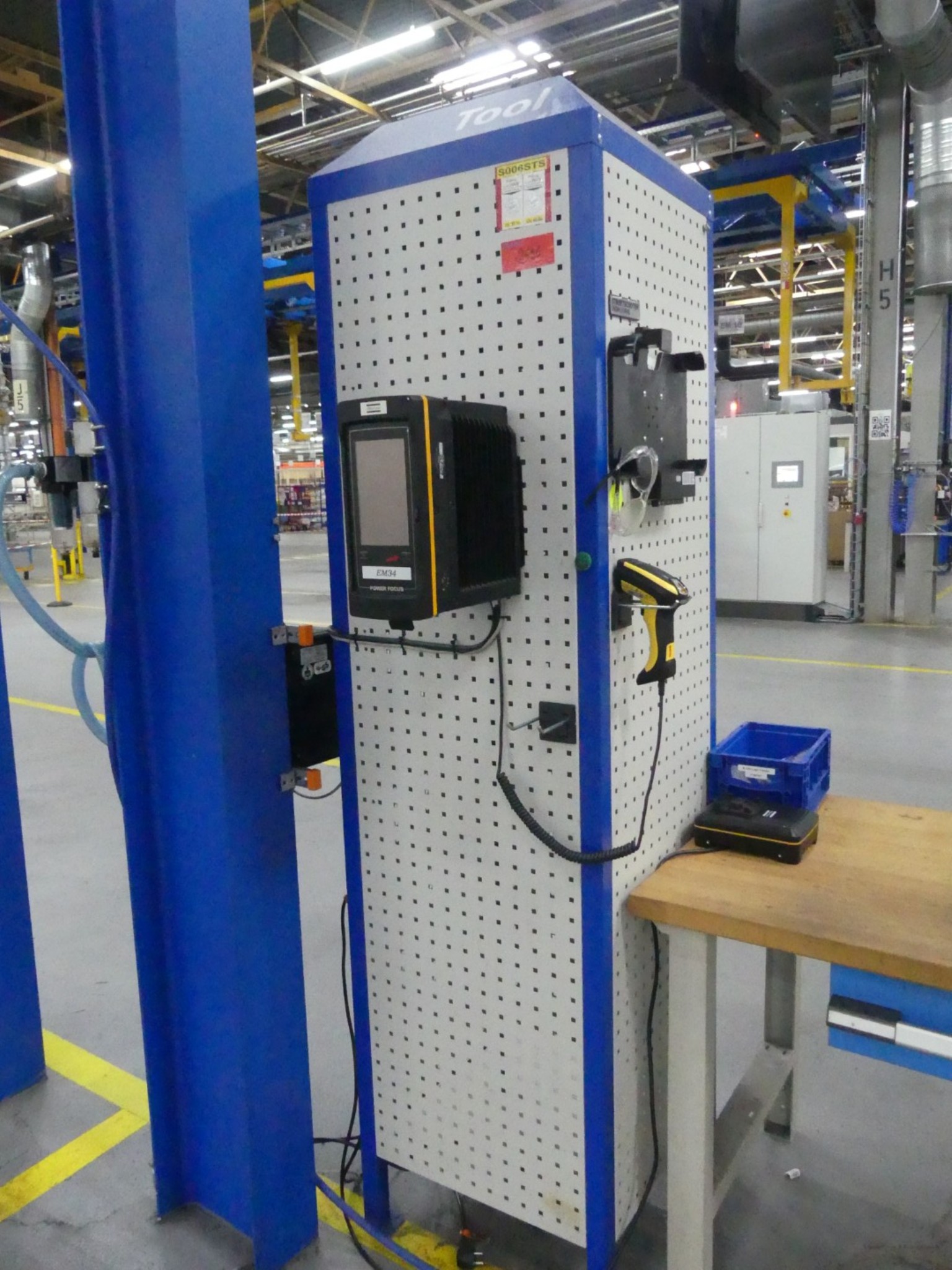 Centra obróbcze, maszyny do obróbki metalu i linie produkcyjne z branży motoryzacyjnej-1