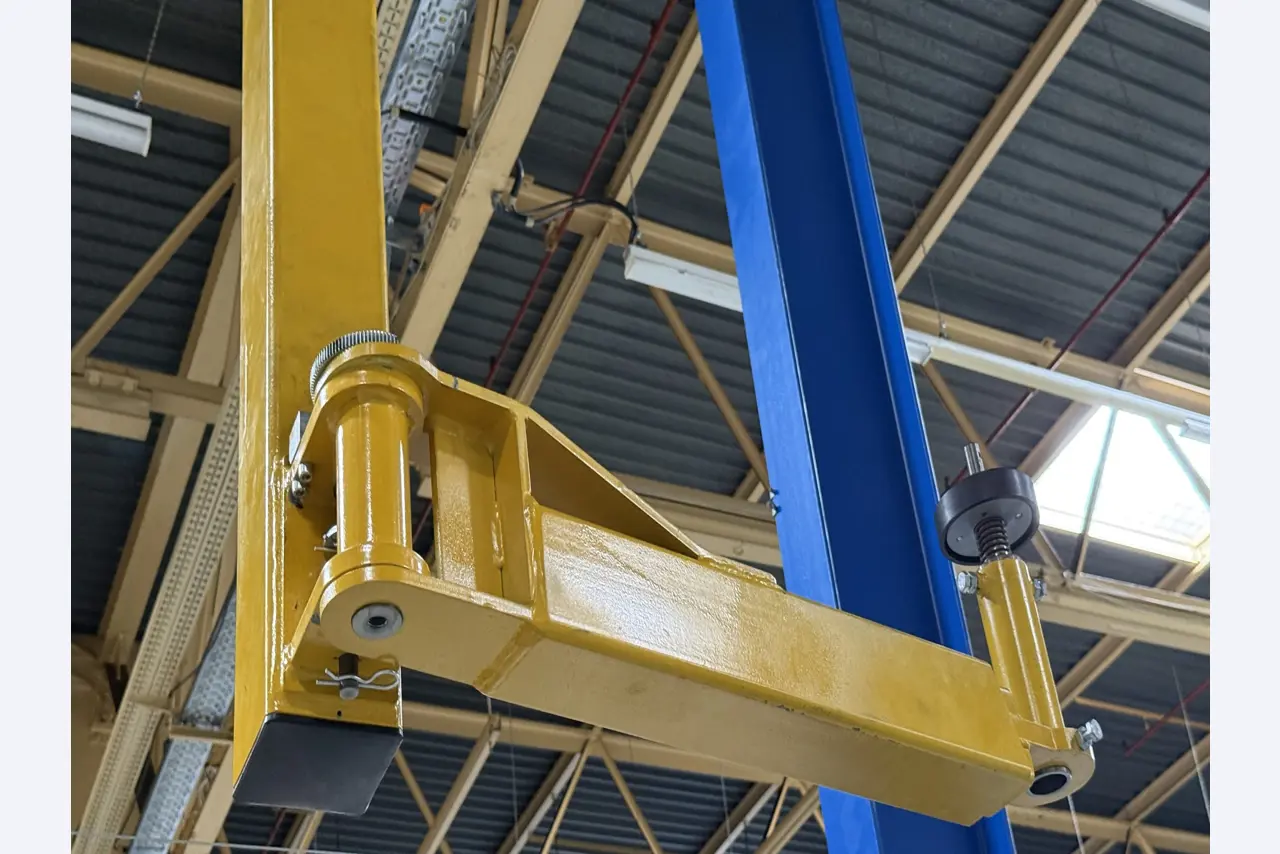 Centra obróbcze, maszyny do obróbki metalu i linie produkcyjne z branży motoryzacyjnej-6