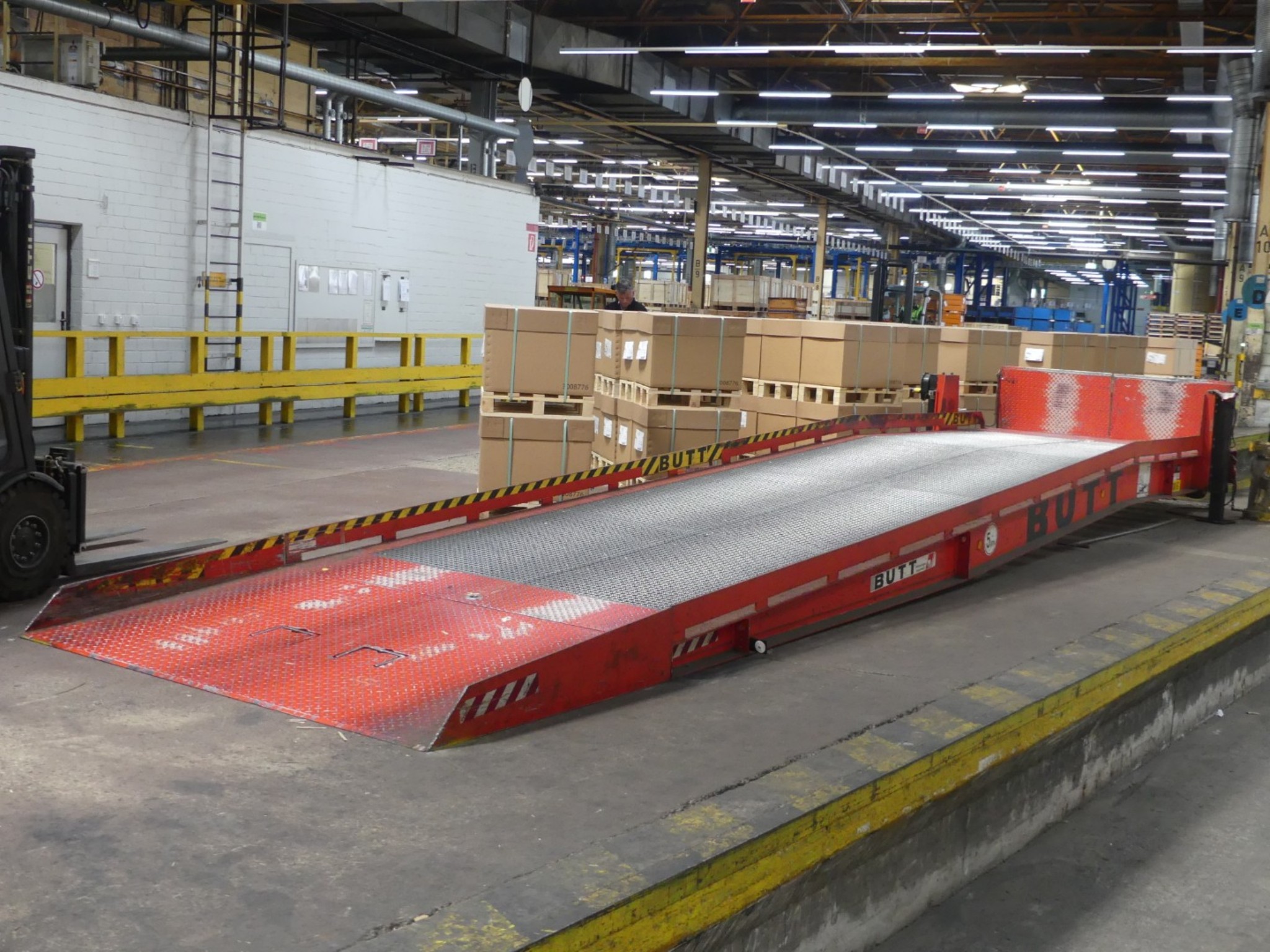 Centra obróbcze, maszyny do obróbki metalu i linie produkcyjne z branży motoryzacyjnej-5