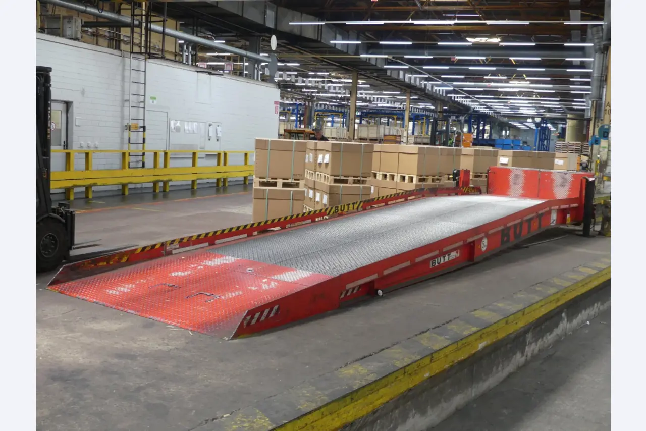Centra obróbcze, maszyny do obróbki metalu i linie produkcyjne z branży motoryzacyjnej-5