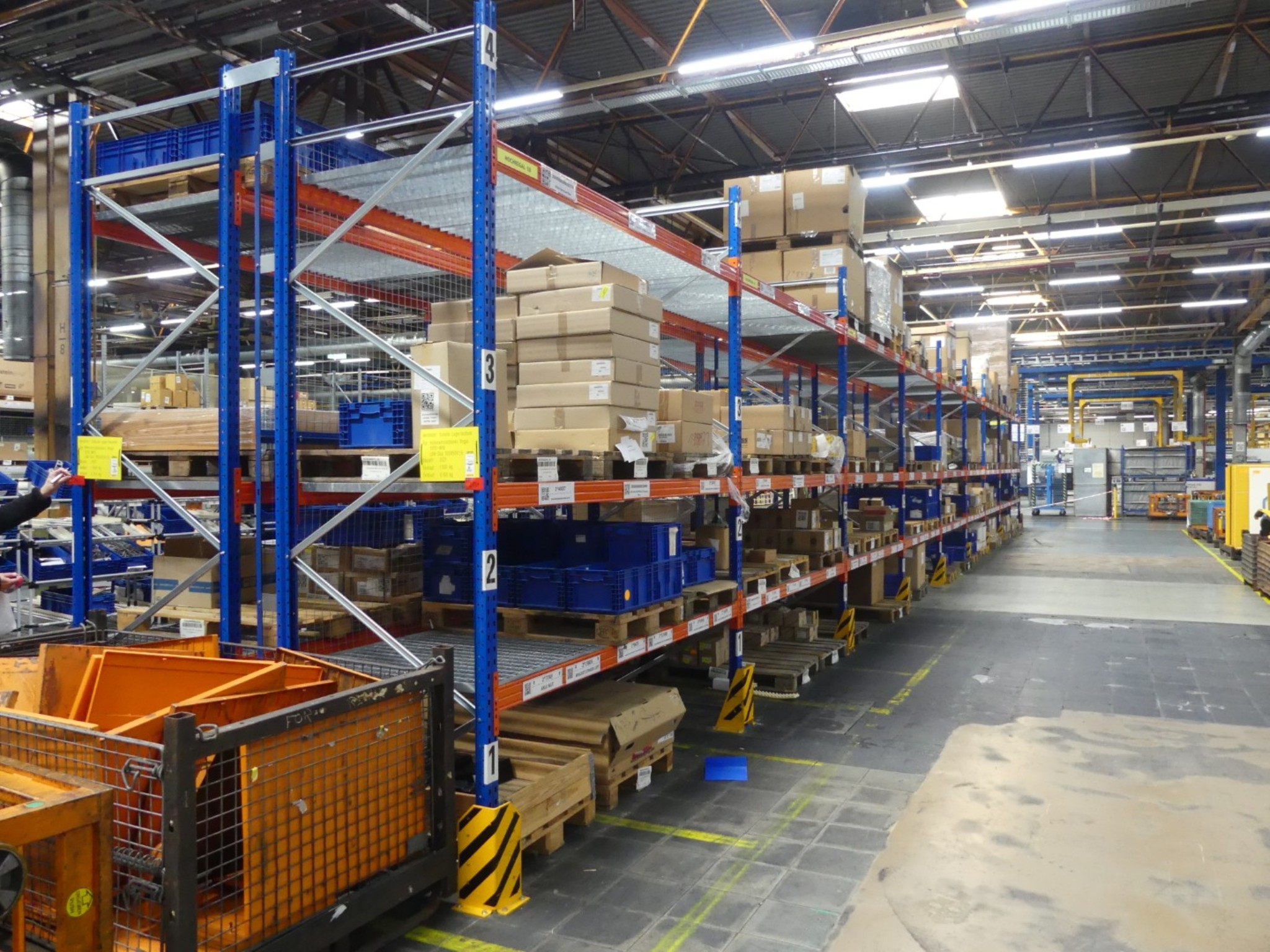 Centra obróbcze, maszyny do obróbki metalu i linie produkcyjne z branży motoryzacyjnej-1