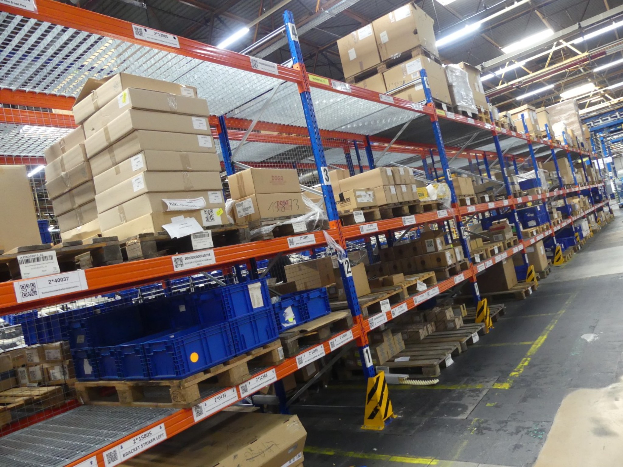 Centra obróbcze, maszyny do obróbki metalu i linie produkcyjne z branży motoryzacyjnej-4