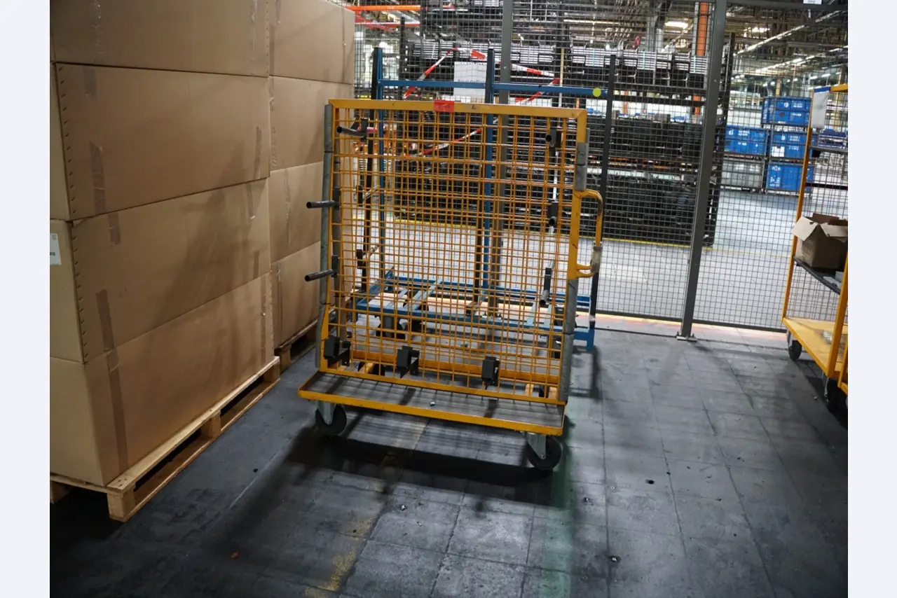 Centra obróbcze, maszyny do obróbki metalu i linie produkcyjne z branży motoryzacyjnej-1