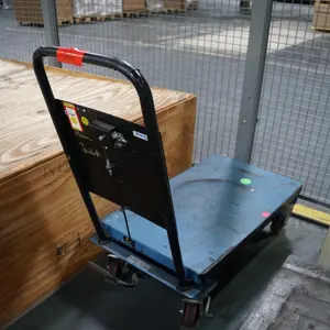Scissor lift table