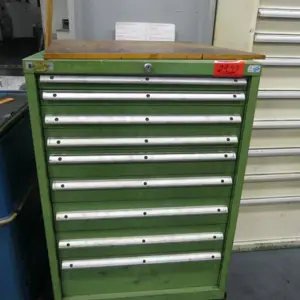 Armário com gaveta para ferramentas