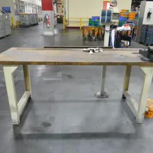Bancada de trabalho com torno