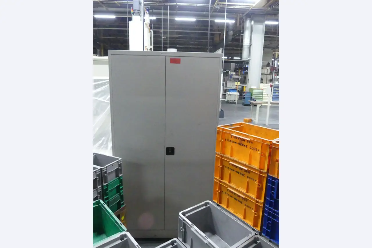 Bearbeitungszentren, metallbearbeitende Maschinen und Produktionslinen aus der Automobilindustrie-1