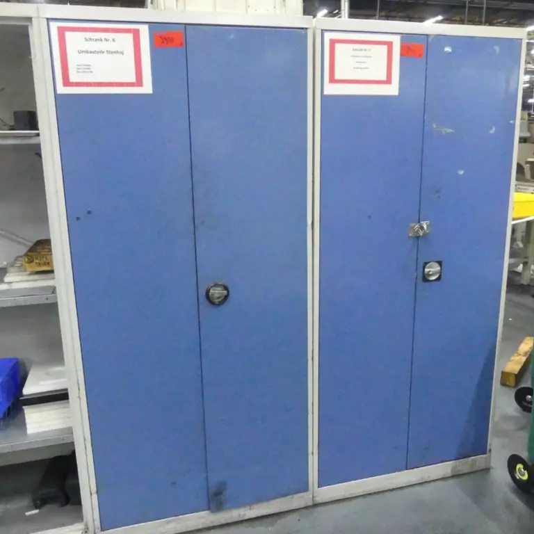 7 Armário com porta articulada em aço