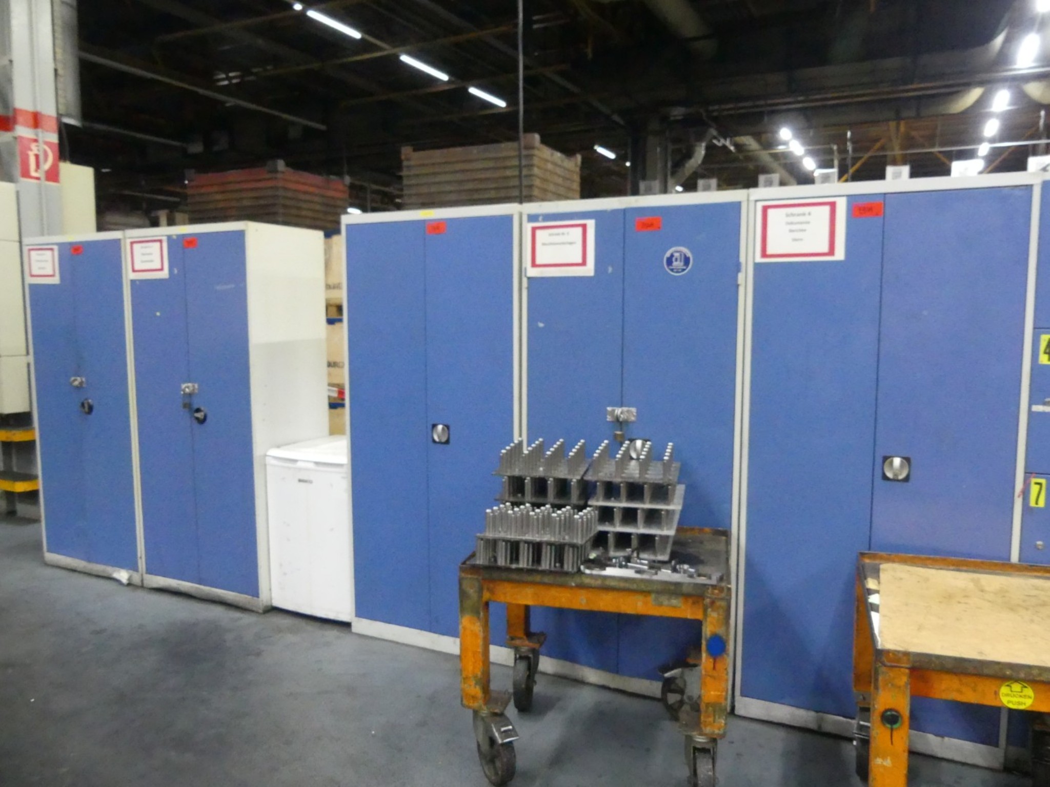 Bearbeitungszentren, metallbearbeitende Maschinen und Produktionslinen aus der Automobilindustrie-2