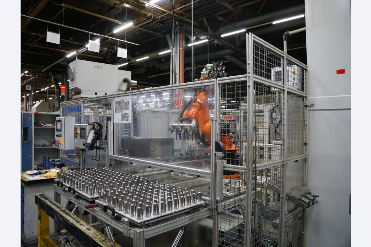 Centra obróbcze, maszyny do obróbki metalu i linie produkcyjne z branży motoryzacyjnej-1