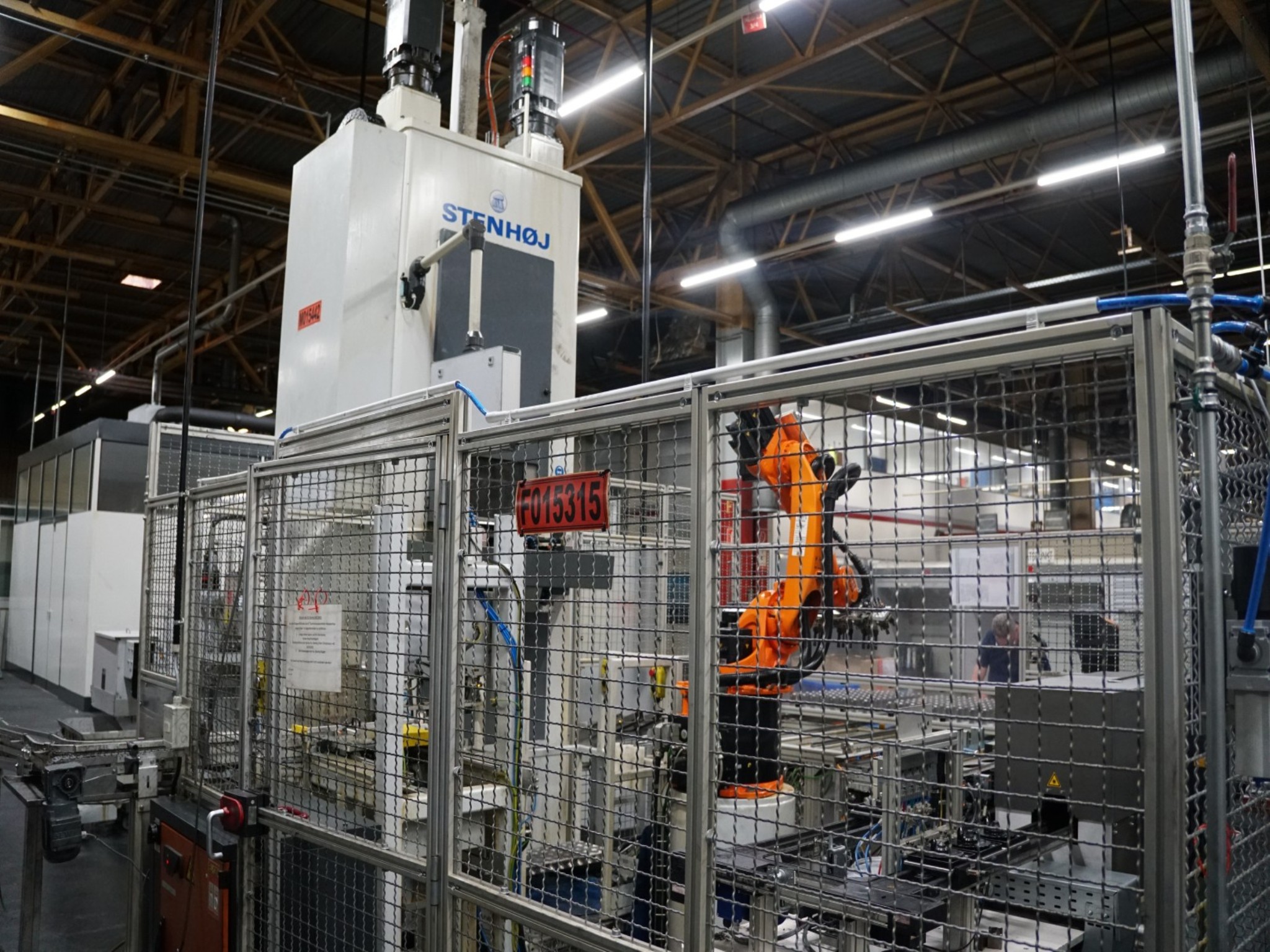 Centra obróbcze, maszyny do obróbki metalu i linie produkcyjne z branży motoryzacyjnej-3