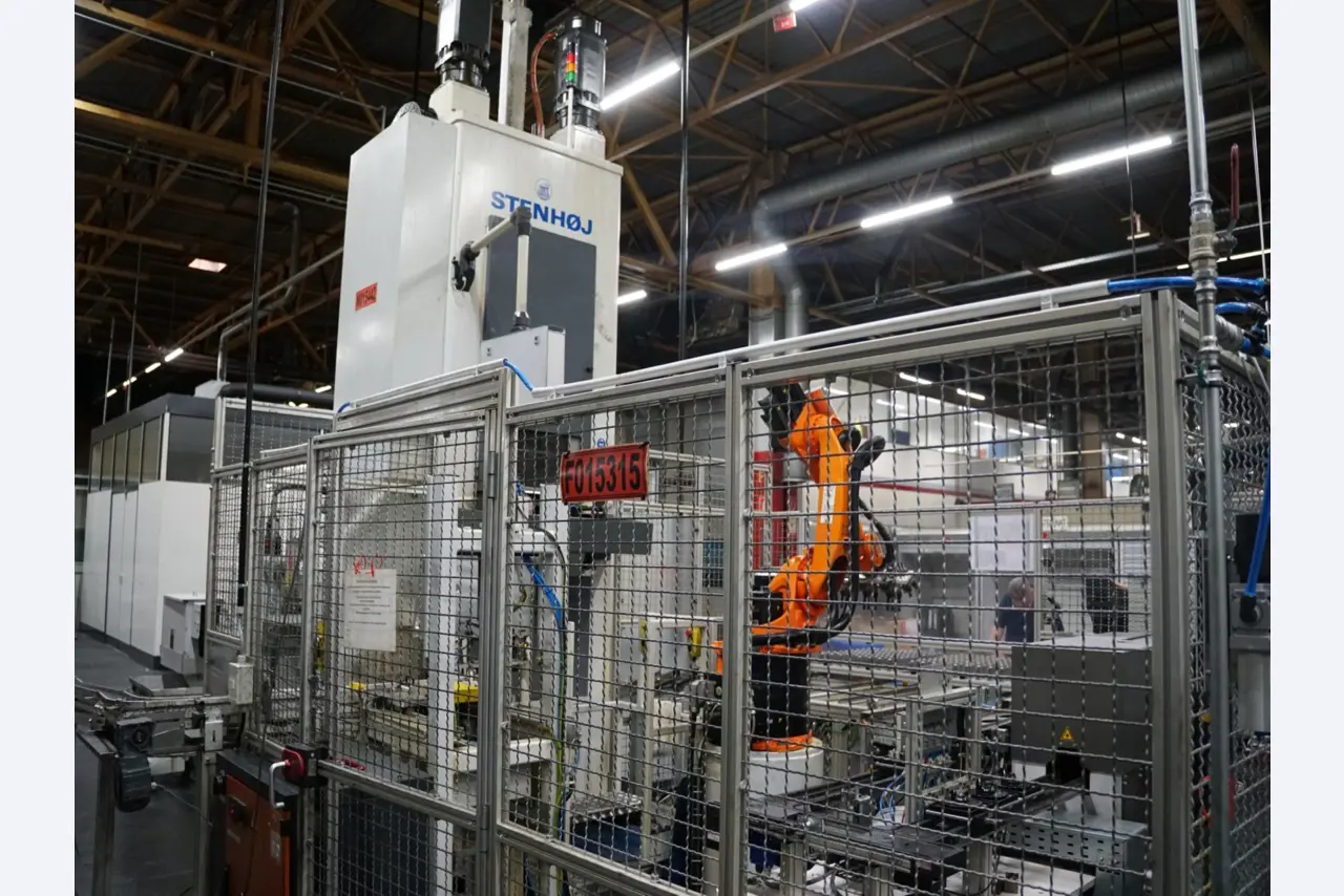 Centra obróbcze, maszyny do obróbki metalu i linie produkcyjne z branży motoryzacyjnej-3