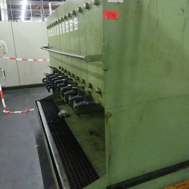 Oil cabinet