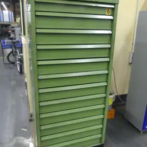 Armário com gaveta para ferramentas Kind