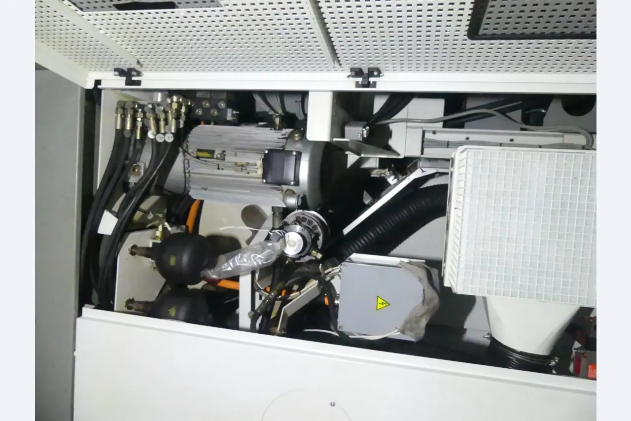 Centra obróbcze, maszyny do obróbki metalu i linie produkcyjne z branży motoryzacyjnej-7