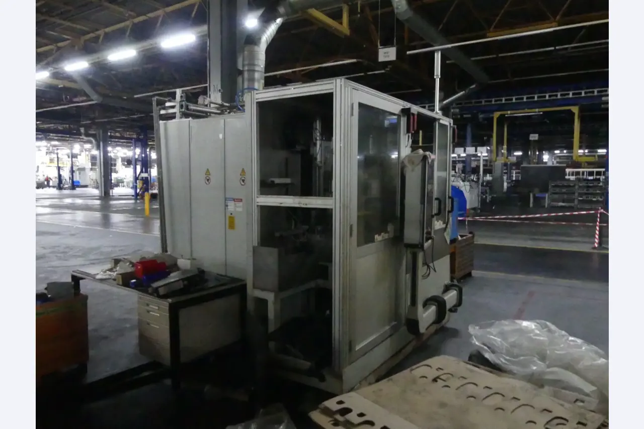 Centra obróbcze, maszyny do obróbki metalu i linie produkcyjne z branży motoryzacyjnej-1