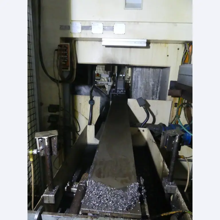 Centra obróbcze, maszyny do obróbki metalu i linie produkcyjne z branży motoryzacyjnej-4