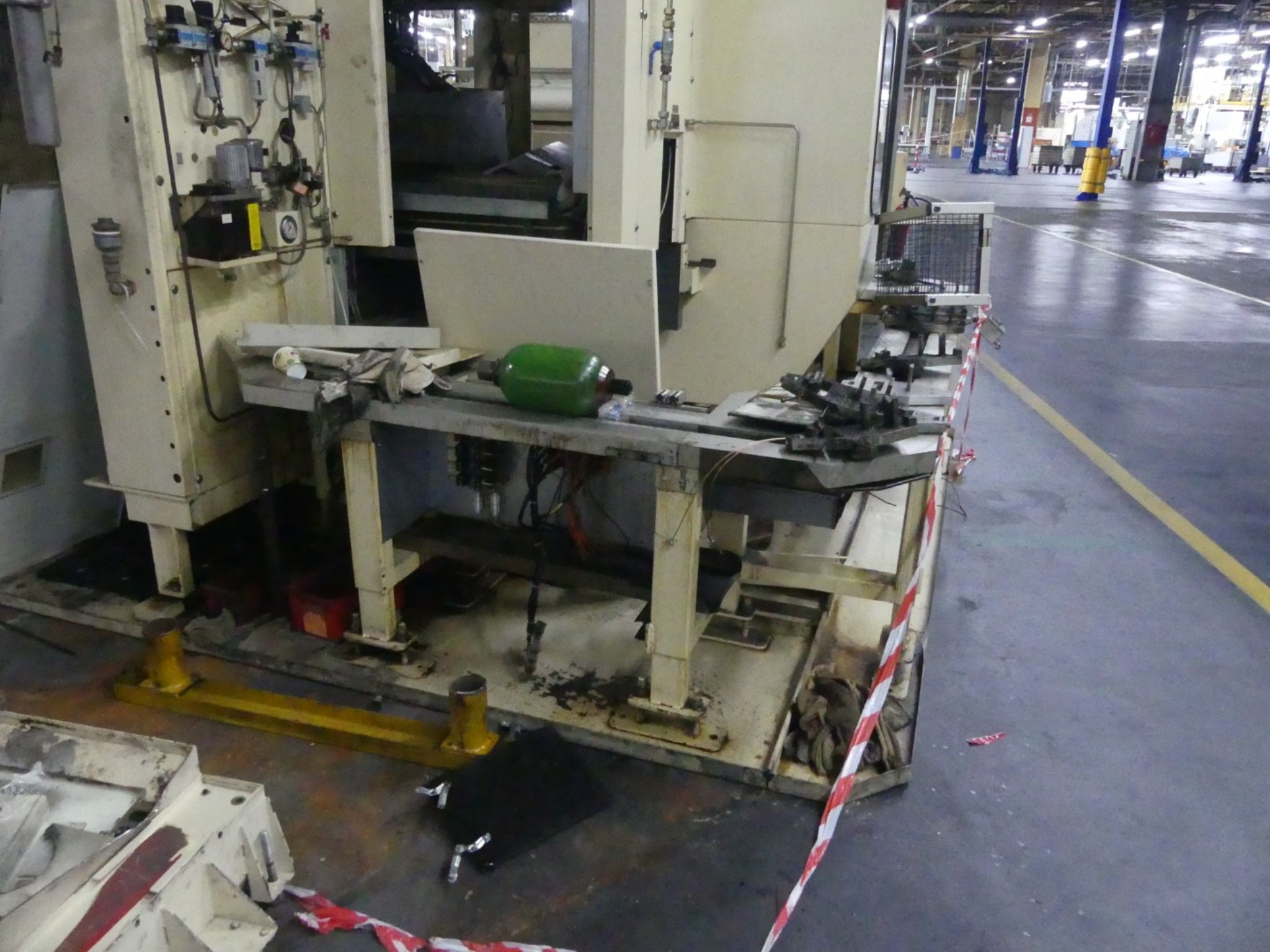 Centra obróbcze, maszyny do obróbki metalu i linie produkcyjne z branży motoryzacyjnej-5