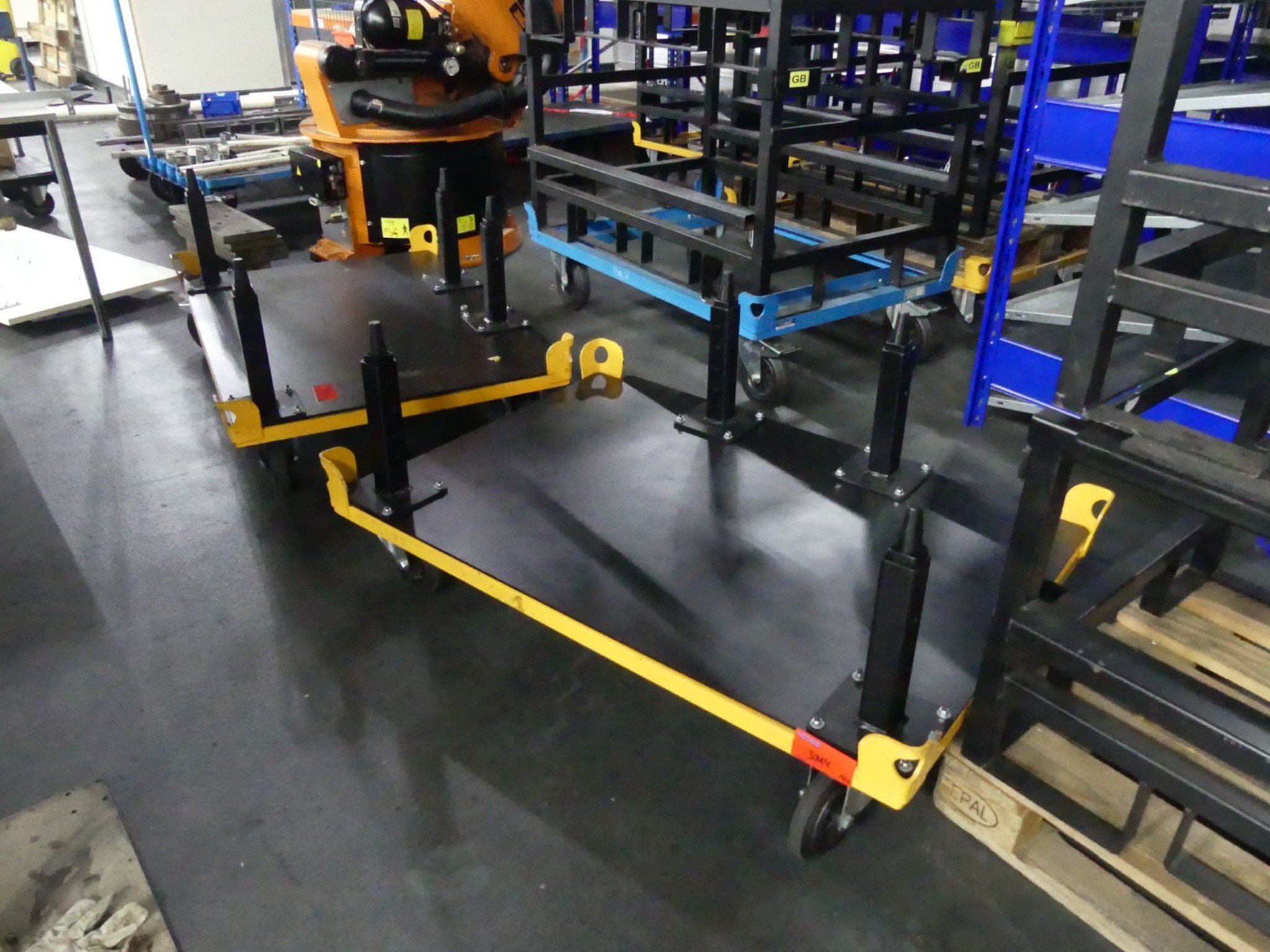 Centra obróbcze, maszyny do obróbki metalu i linie produkcyjne z branży motoryzacyjnej-1