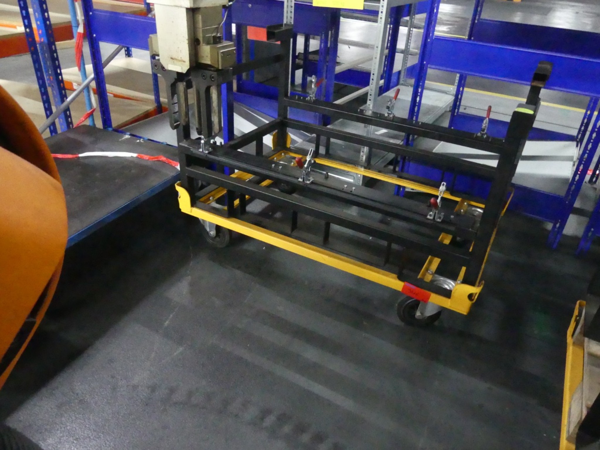 Centra obróbcze, maszyny do obróbki metalu i linie produkcyjne z branży motoryzacyjnej-5
