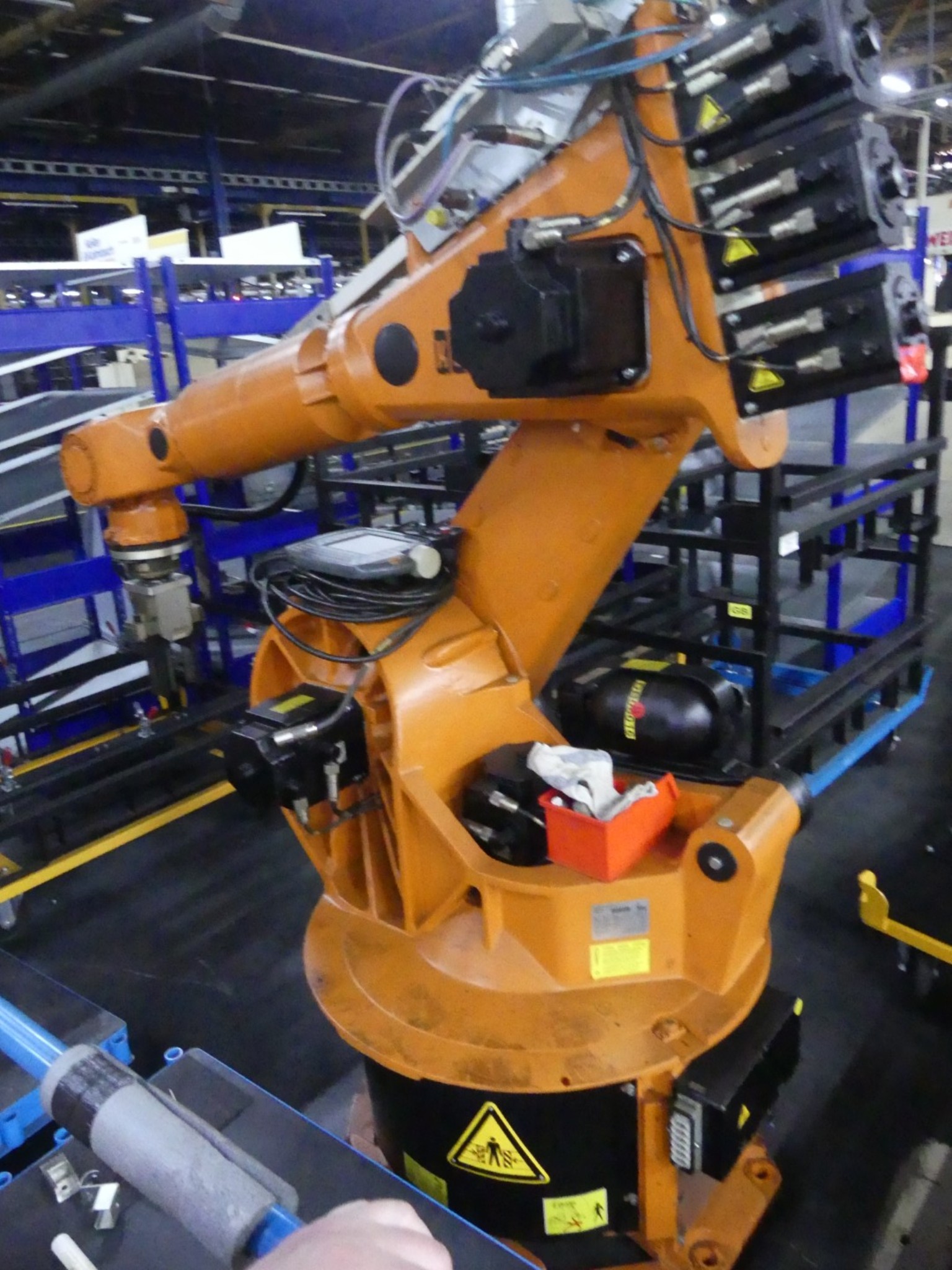 Centra obróbcze, maszyny do obróbki metalu i linie produkcyjne z branży motoryzacyjnej-1