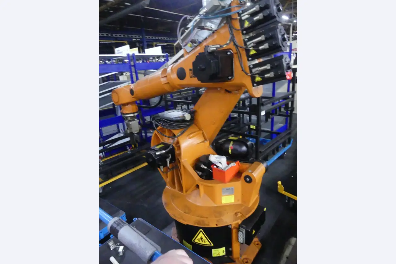 Centra obróbcze, maszyny do obróbki metalu i linie produkcyjne z branży motoryzacyjnej-1