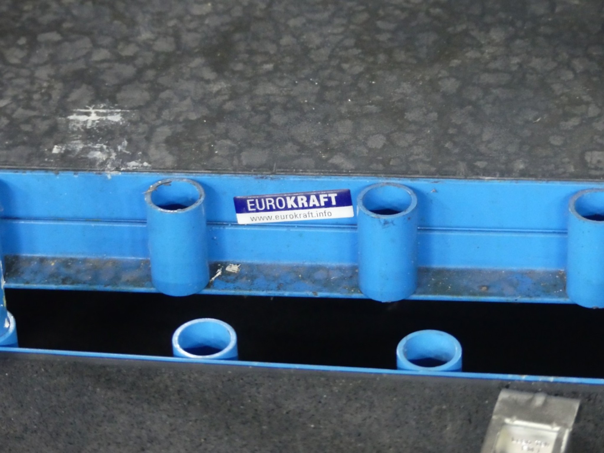 Centra obróbcze, maszyny do obróbki metalu i linie produkcyjne z branży motoryzacyjnej-3
