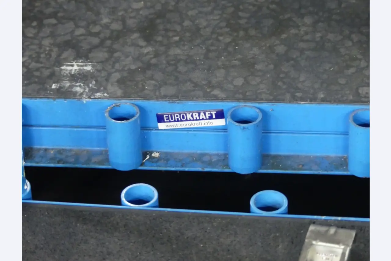 Centra obróbcze, maszyny do obróbki metalu i linie produkcyjne z branży motoryzacyjnej-3