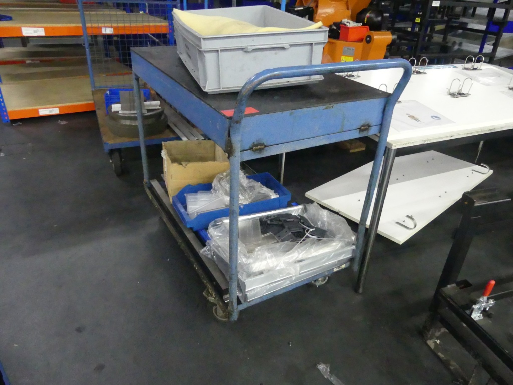Bearbeitungszentren, metallbearbeitende Maschinen und Produktionslinen aus der Automobilindustrie-1