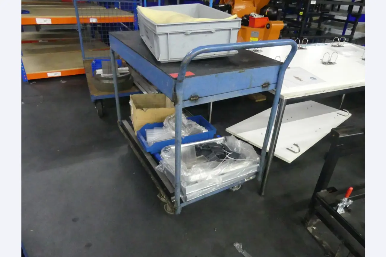 Bearbeitungszentren, metallbearbeitende Maschinen und Produktionslinen aus der Automobilindustrie-1