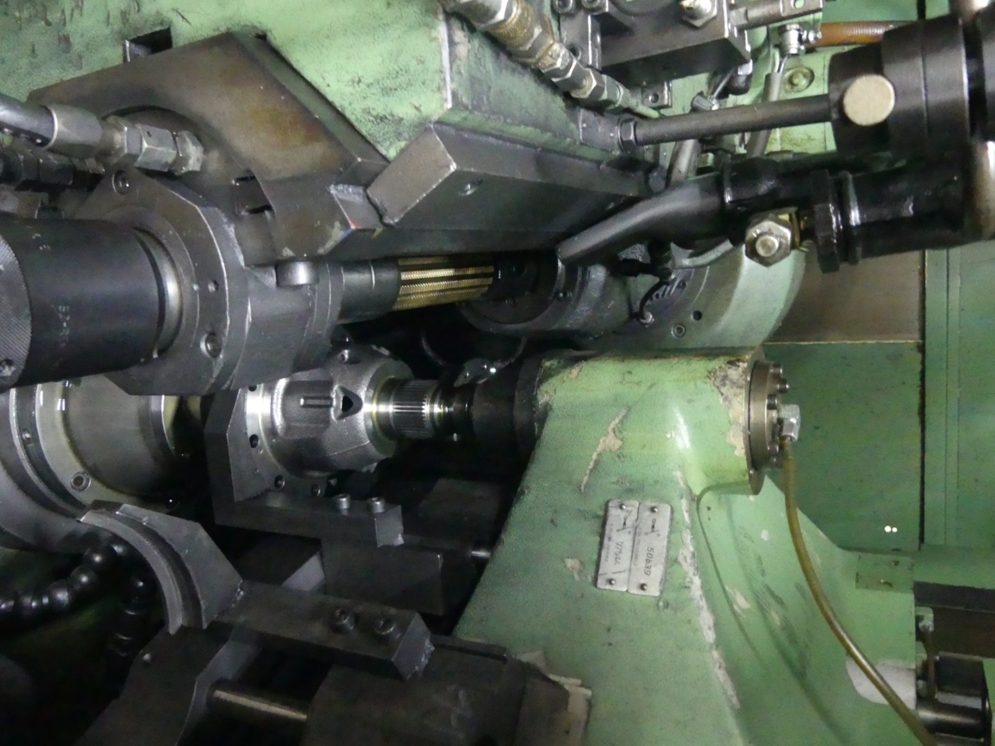 Centra obróbcze, maszyny do obróbki metalu i linie produkcyjne z branży motoryzacyjnej-5
