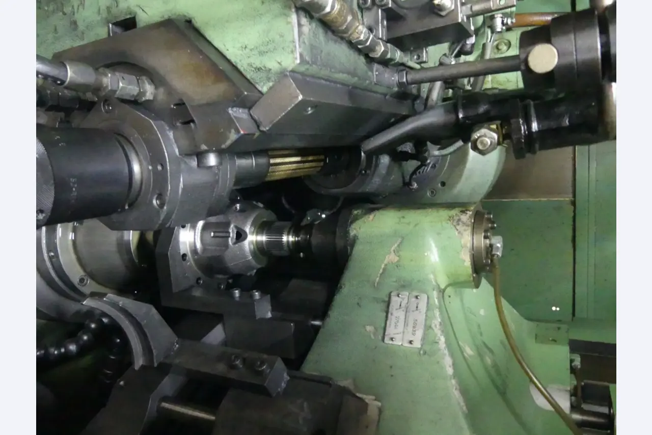 Centra obróbcze, maszyny do obróbki metalu i linie produkcyjne z branży motoryzacyjnej-5