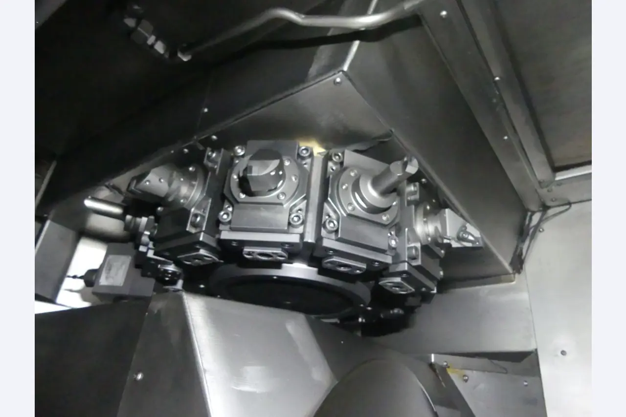 Centra obróbcze, maszyny do obróbki metalu i linie produkcyjne z branży motoryzacyjnej-8