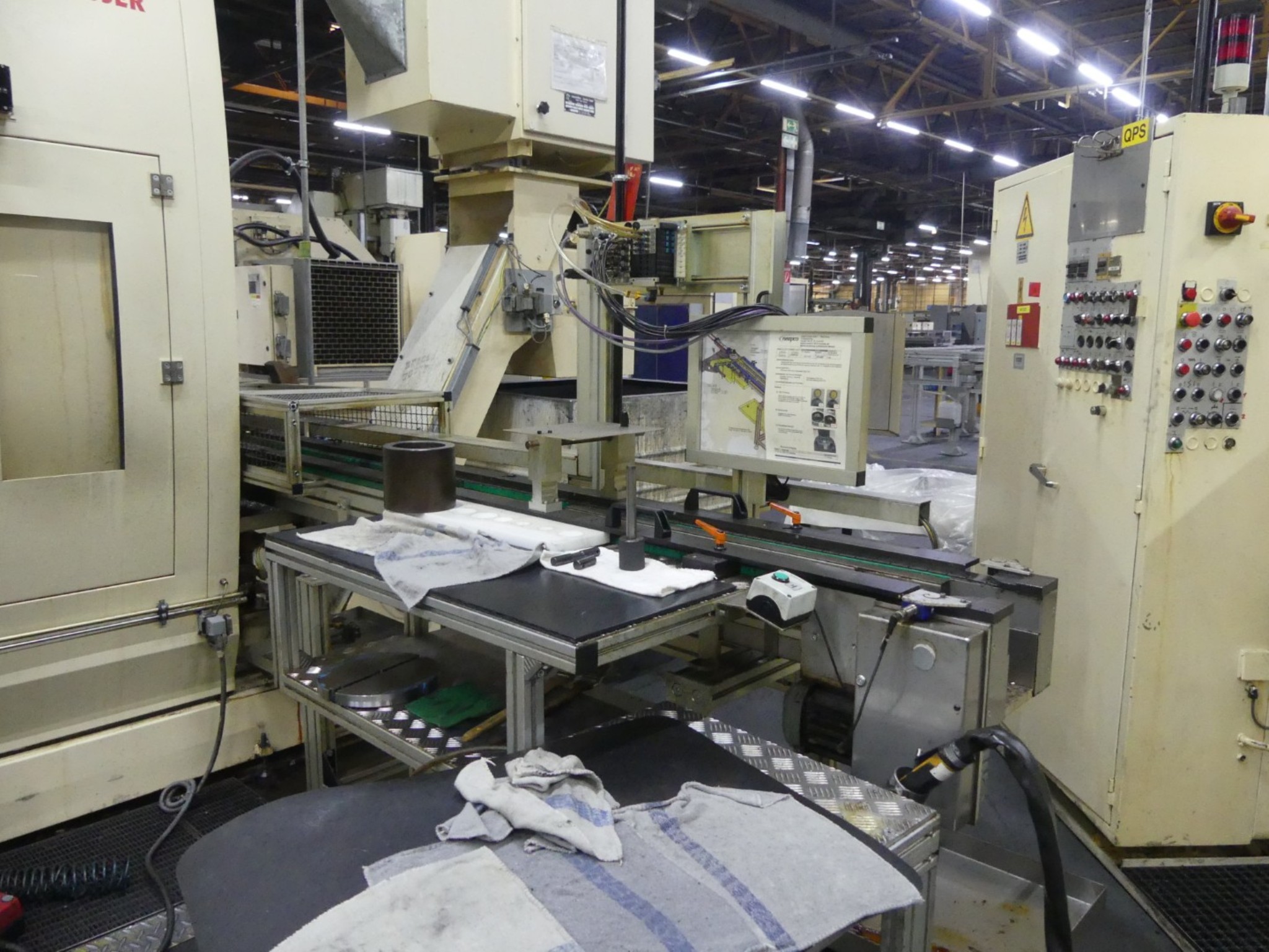 Centra obróbcze, maszyny do obróbki metalu i linie produkcyjne z branży motoryzacyjnej-3