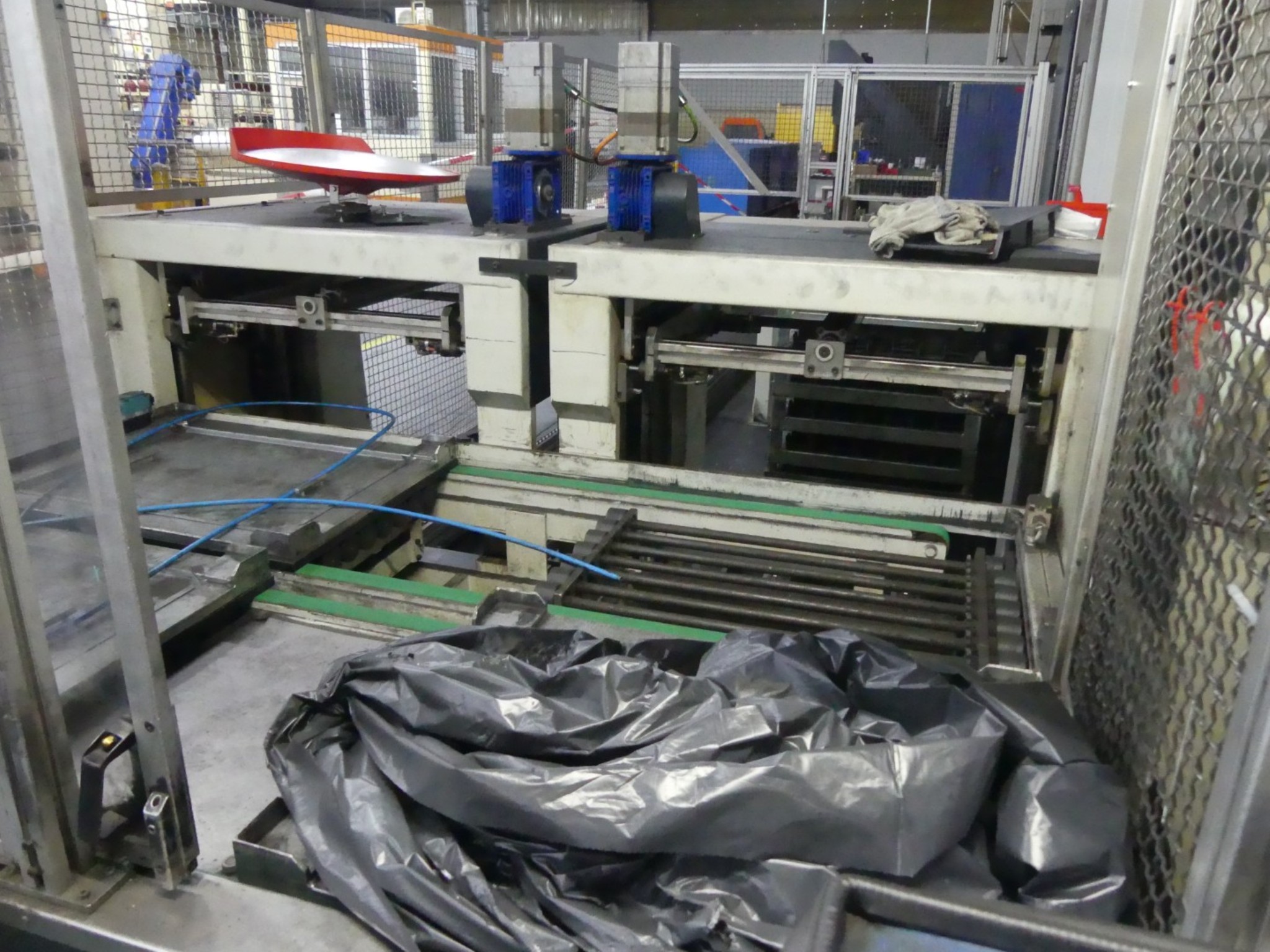 Centra obróbcze, maszyny do obróbki metalu i linie produkcyjne z branży motoryzacyjnej-23
