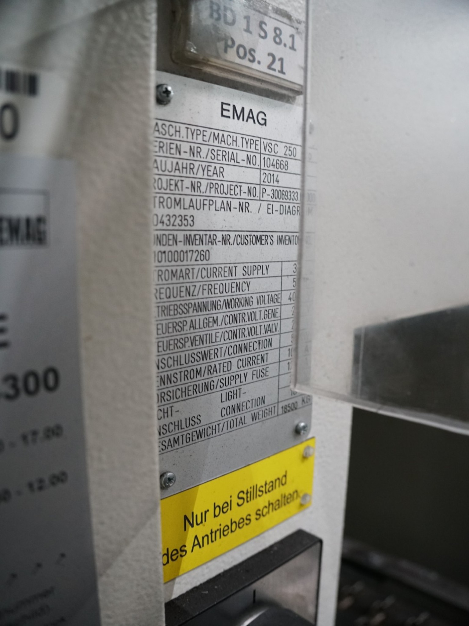 Centra obróbcze, maszyny do obróbki metalu i linie produkcyjne z branży motoryzacyjnej-3