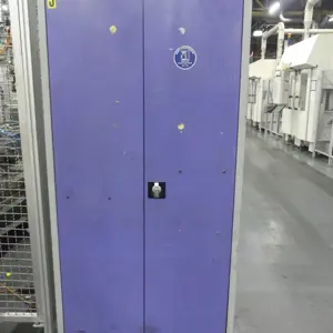2 Armário com porta articulada em aço
