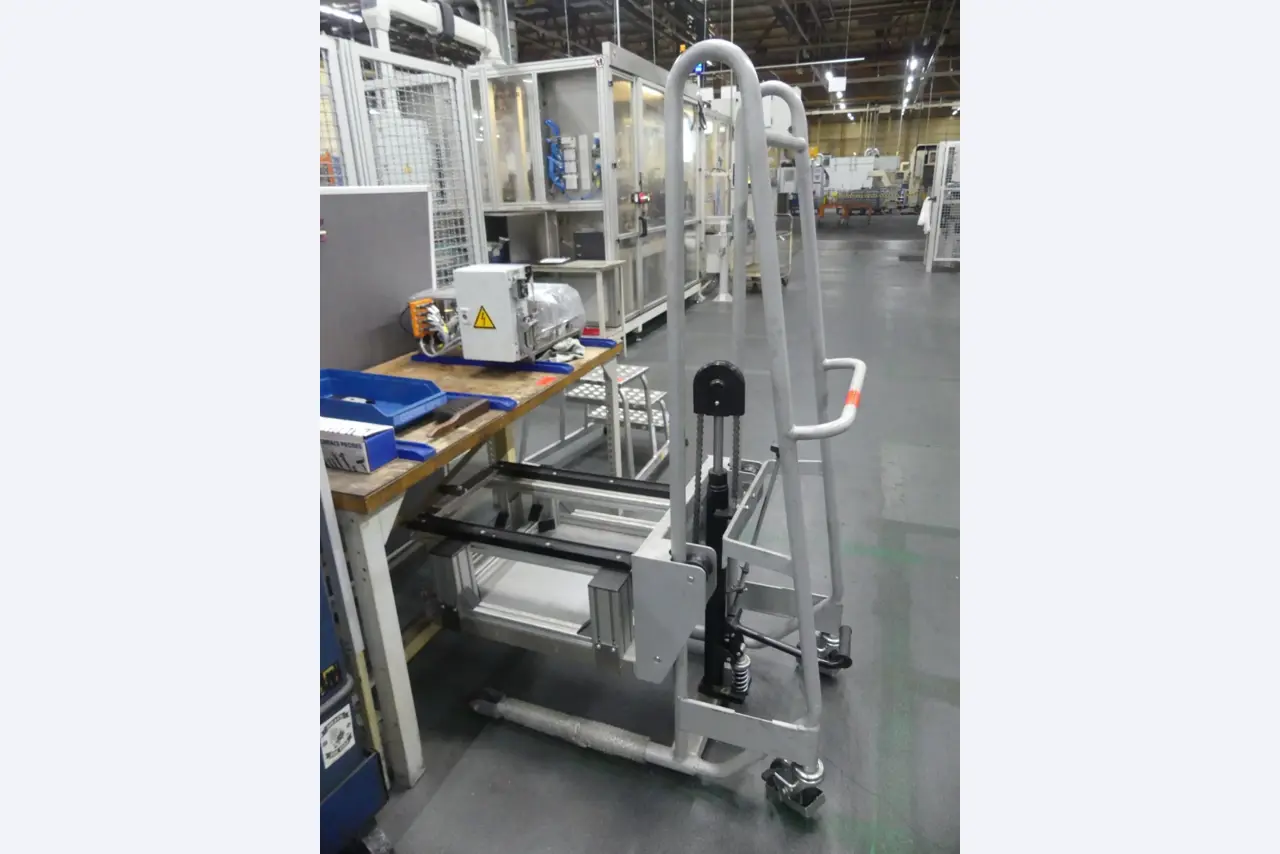 Centra obróbcze, maszyny do obróbki metalu i linie produkcyjne z branży motoryzacyjnej-1