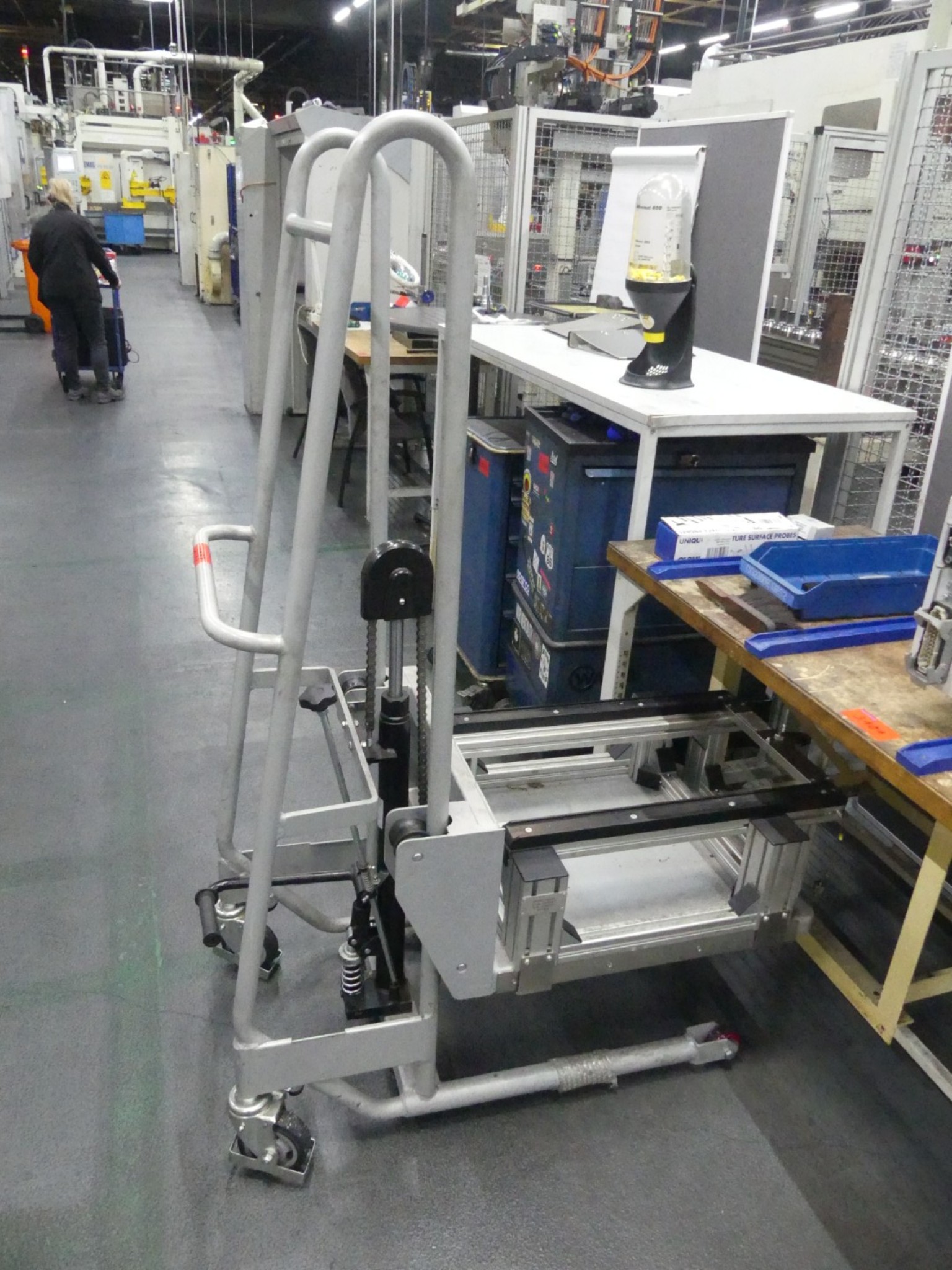 Centra obróbcze, maszyny do obróbki metalu i linie produkcyjne z branży motoryzacyjnej-4