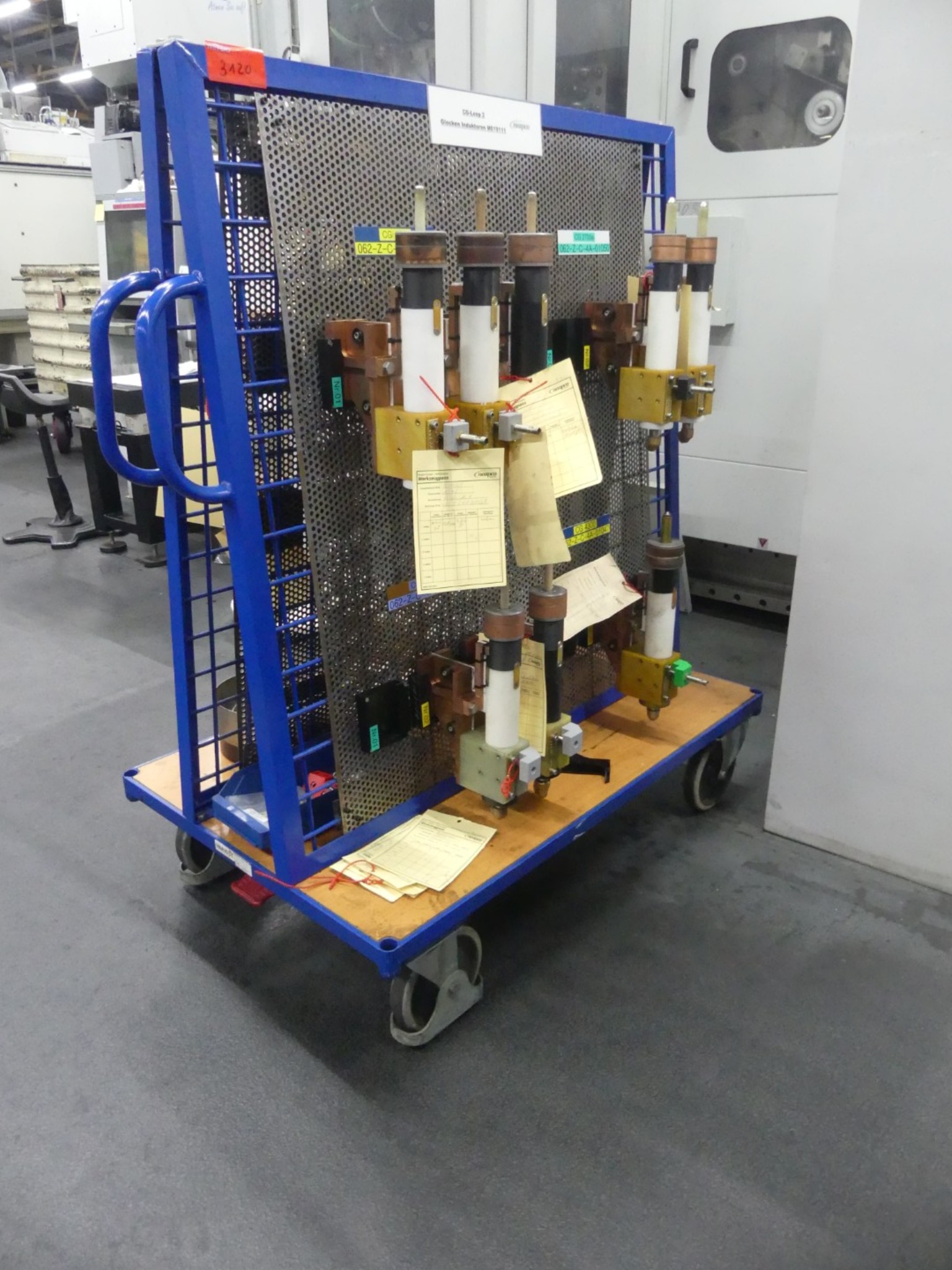 Bearbeitungszentren, metallbearbeitende Maschinen und Produktionslinen aus der Automobilindustrie-1