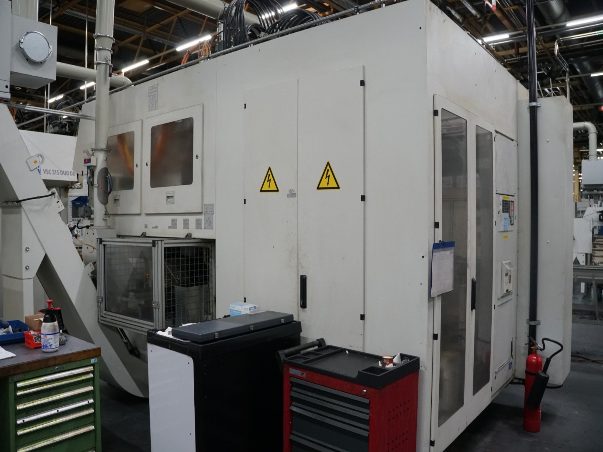 Bearbeitungszentren, metallbearbeitende Maschinen und Produktionslinen aus der Automobilindustrie-3