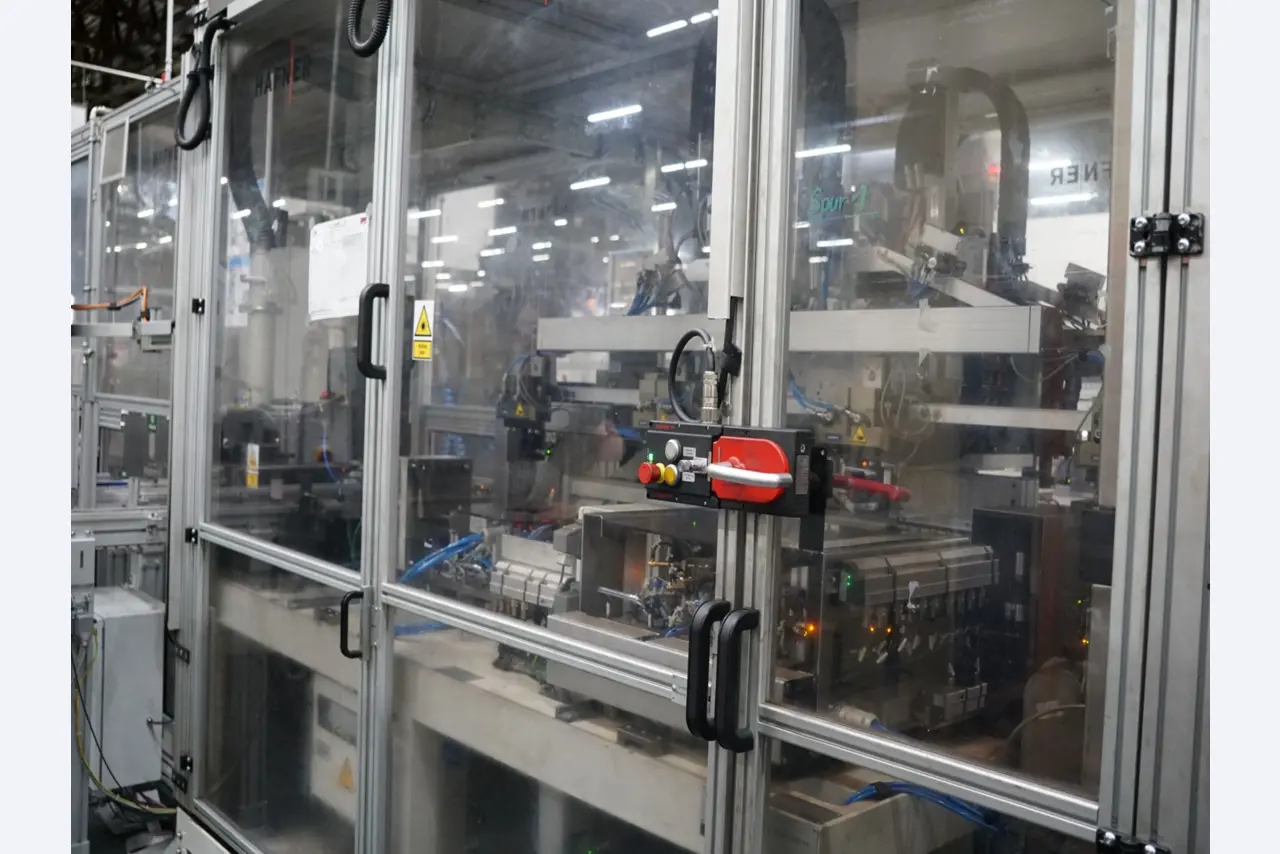 Bearbeitungszentren, metallbearbeitende Maschinen und Produktionslinien aus der Automobilindustrie-1