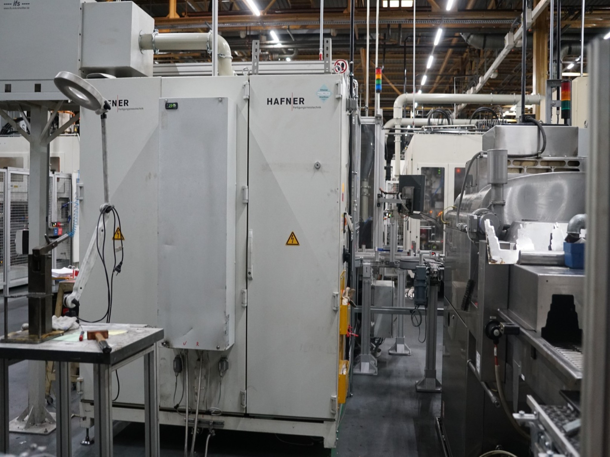 Bearbeitungszentren, metallbearbeitende Maschinen und Produktionslinien aus der Automobilindustrie-3