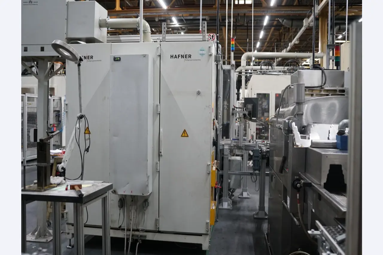 Bearbeitungszentren, metallbearbeitende Maschinen und Produktionslinien aus der Automobilindustrie-3