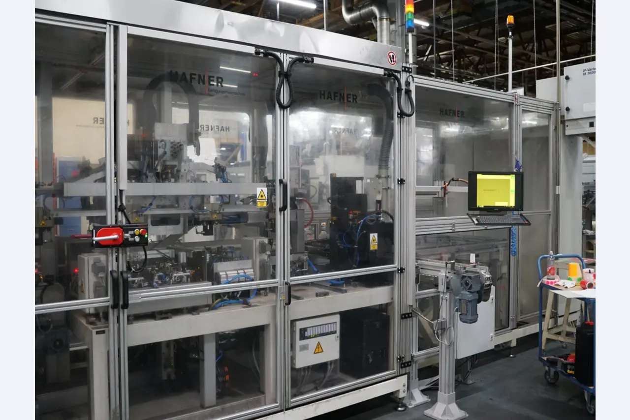 Bearbeitungszentren, metallbearbeitende Maschinen und Produktionslinien aus der Automobilindustrie-5