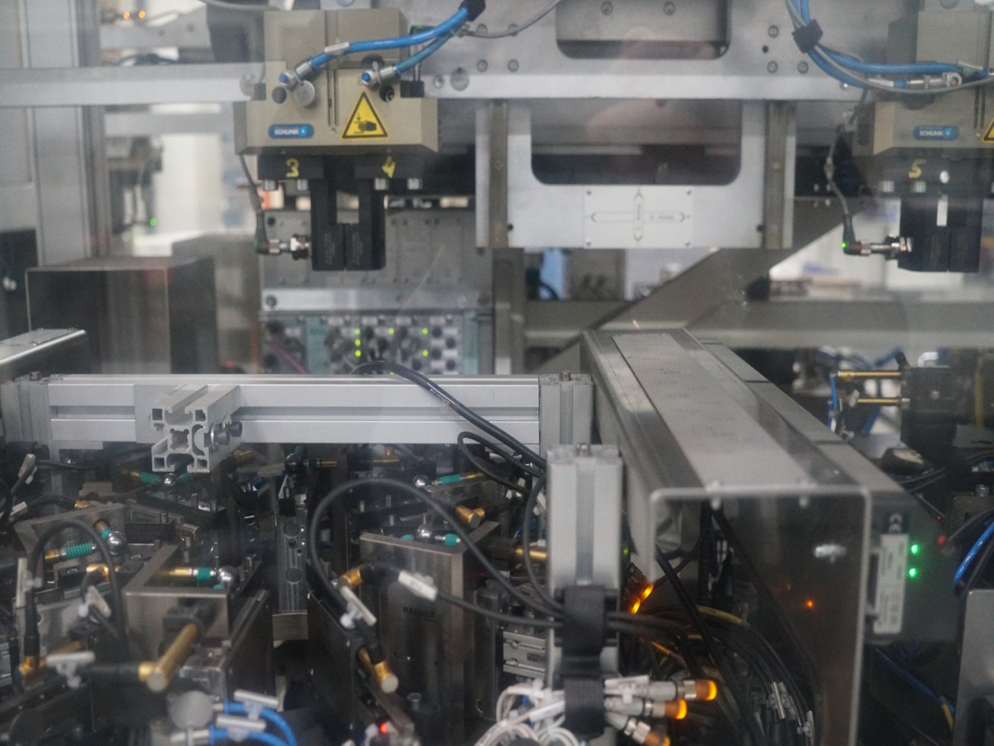 Bearbeitungszentren, metallbearbeitende Maschinen und Produktionslinien aus der Automobilindustrie-6