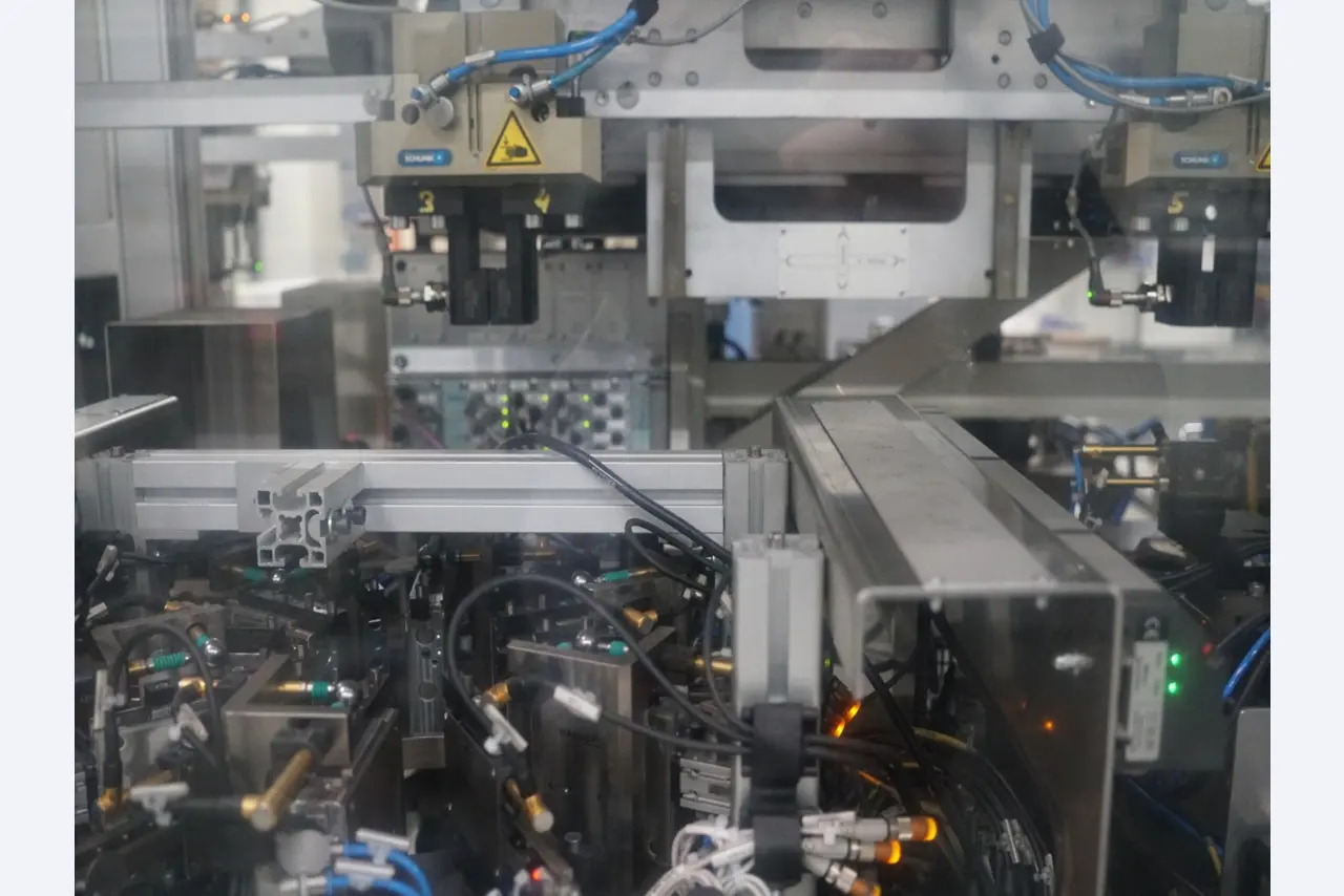 Bearbeitungszentren, metallbearbeitende Maschinen und Produktionslinien aus der Automobilindustrie-6
