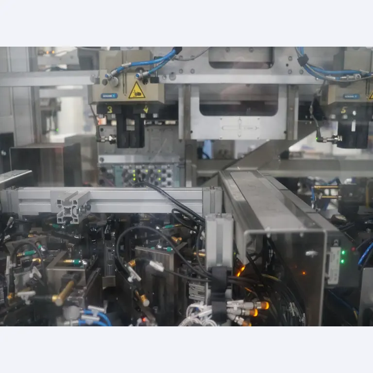 Bearbeitungszentren, metallbearbeitende Maschinen und Produktionslinien aus der Automobilindustrie-6