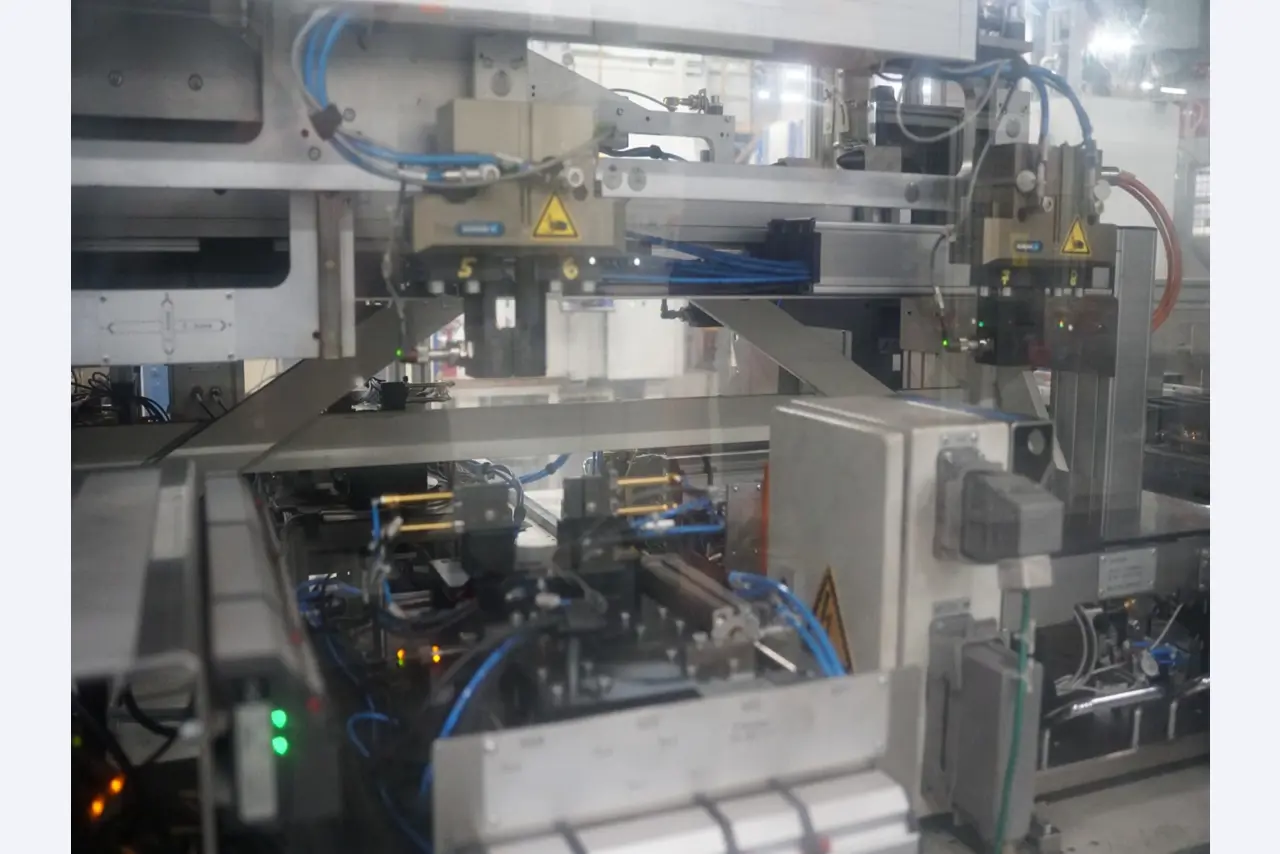 Bearbeitungszentren, metallbearbeitende Maschinen und Produktionslinien aus der Automobilindustrie-7