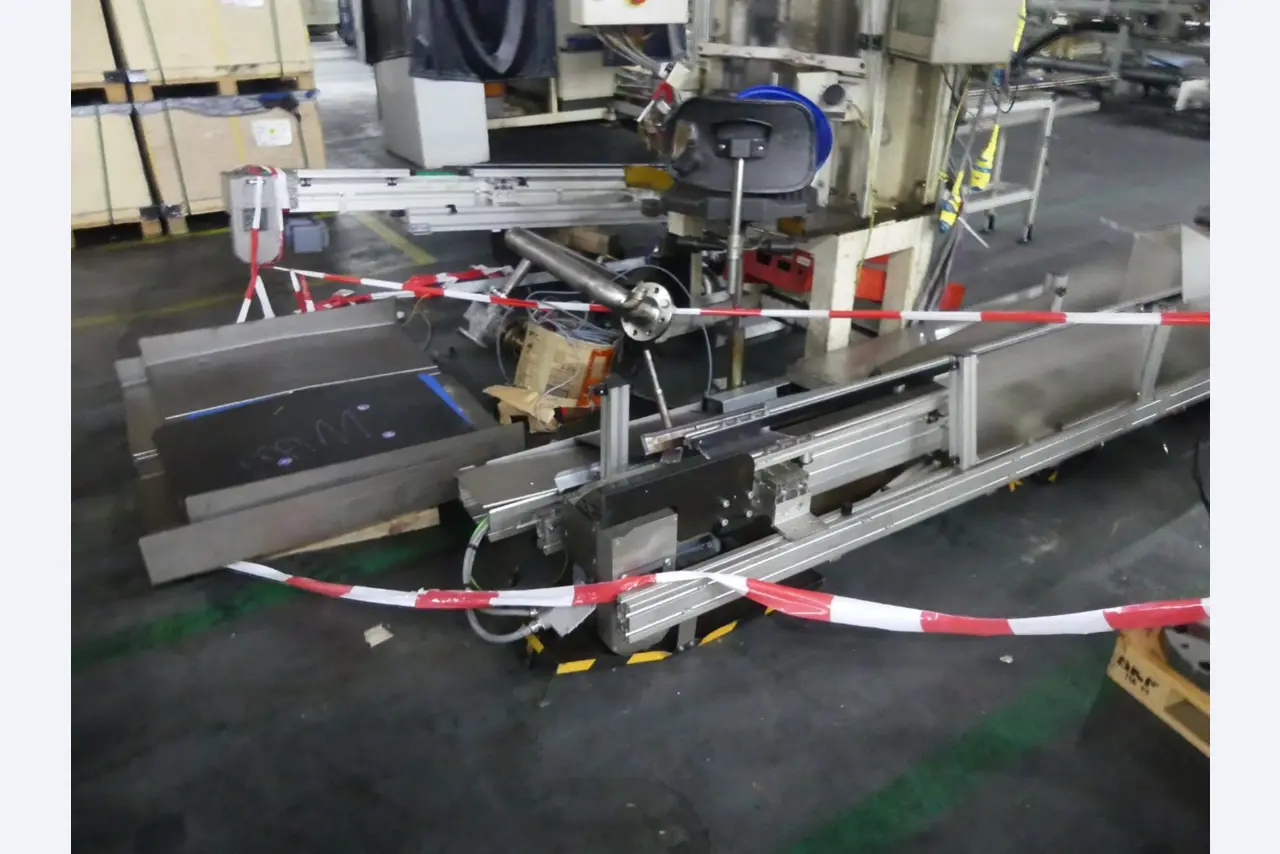 Bearbeitungszentren, metallbearbeitende Maschinen und Produktionslinien aus der Automobilindustrie-8